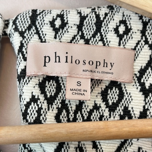 Philosophy Ikat Print Textured Puff Short Sleeve Top Sz Small Black White Boho - Picture 2 of 8